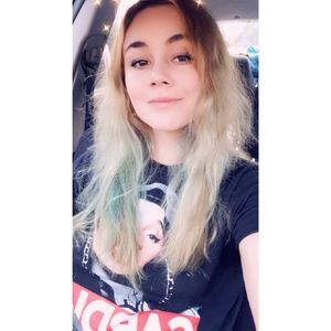 Meet your Posher, Dee